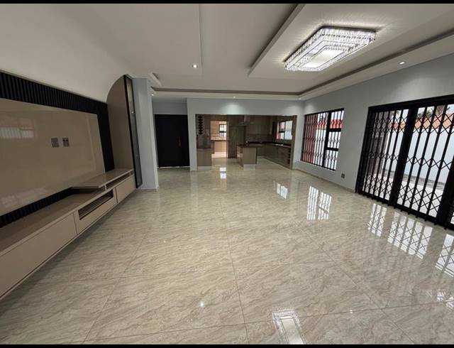 5 BEDROOM HOUSE FOR SALE IN AERORAND